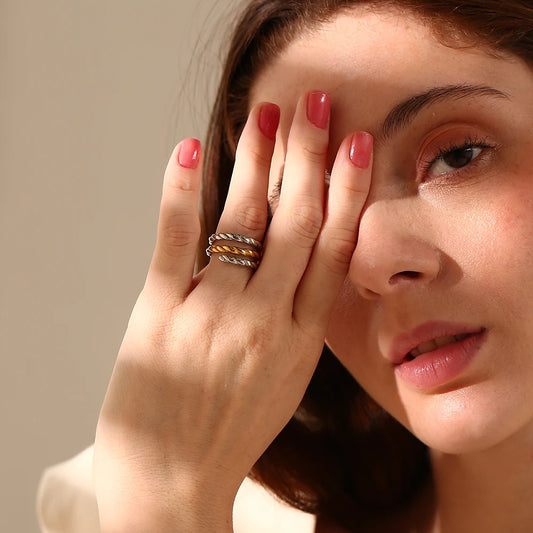 Mona Twist Ring