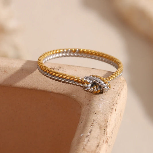 Noa Twist Ring